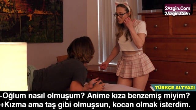 Anime sevdiğimi öğrenen annem odama anime kostümü giyip gelince
