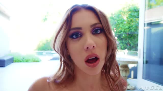 Genç chanel grey: gaping anal & squirt